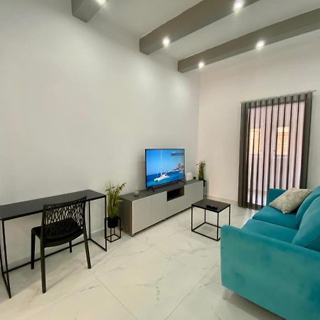 Seaside Apartment In Gzira Luaran gambar