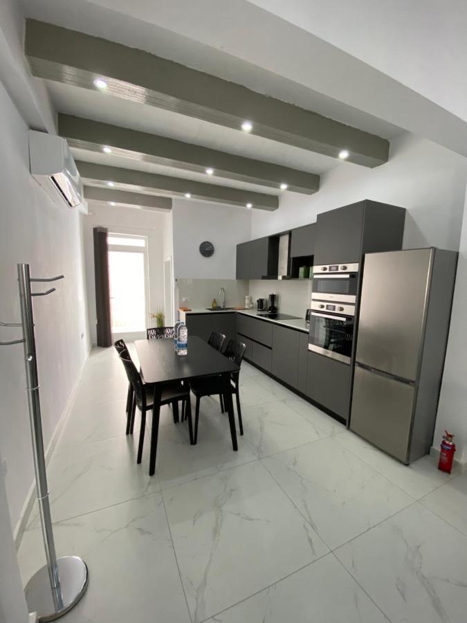 Seaside Apartment In Gzira Luaran gambar
