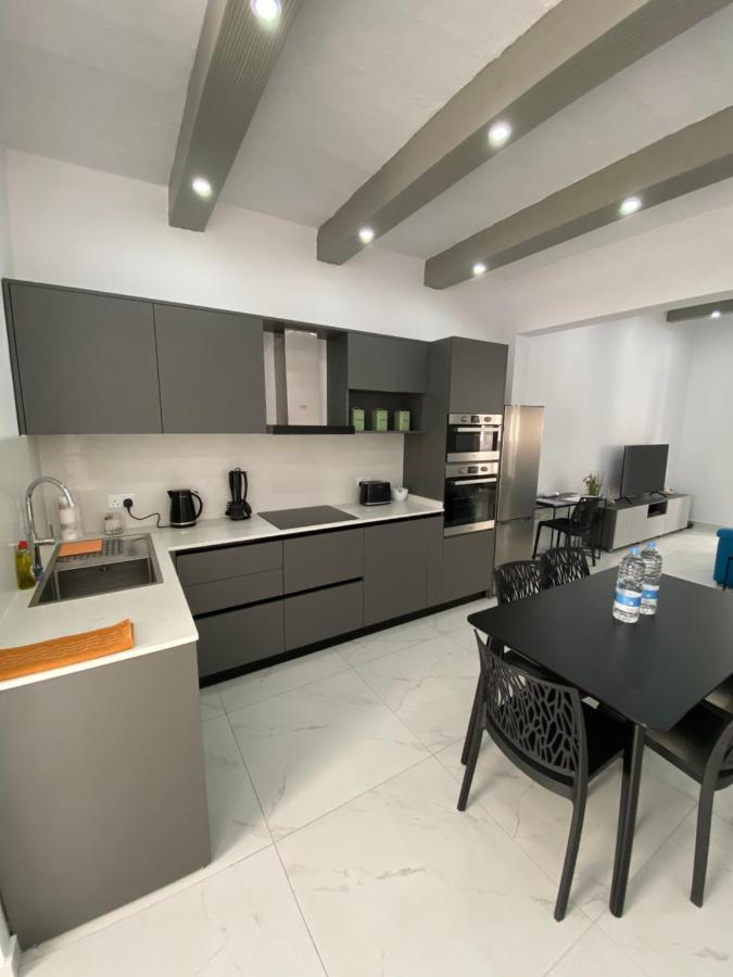 Seaside Apartment In Gzira Luaran gambar