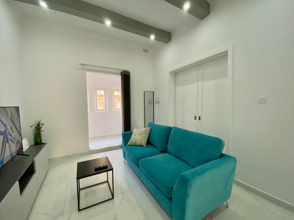 Seaside Apartment In Gzira Luaran gambar