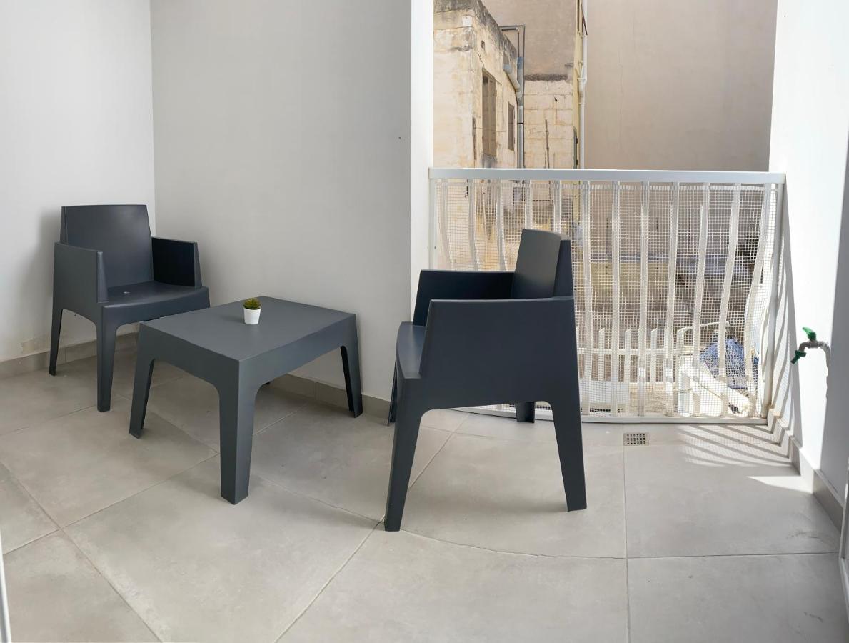 Seaside Apartment In Gzira Luaran gambar